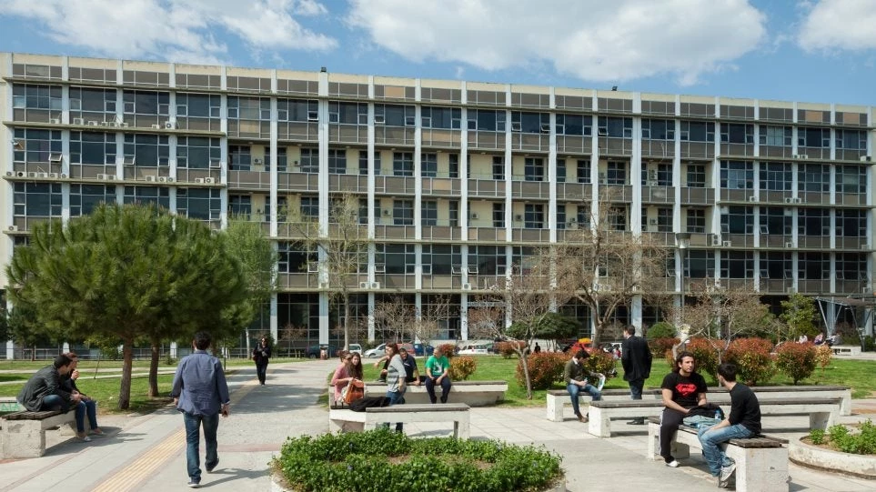 Χτύπησαν και λήστεψαν καθηγητή μέσα στο Αριστοτέλειο Πανεπιστήμιο